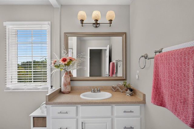 5780 Stefanie WAY, Caledonia, WI 53108