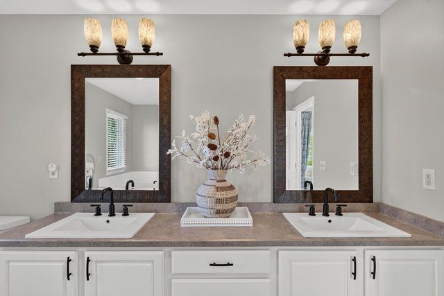 5780 Stefanie WAY, Caledonia, WI 53108