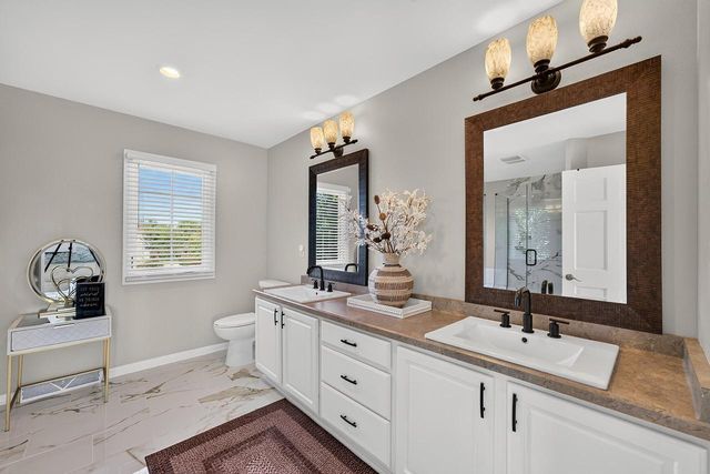 5780 Stefanie WAY, Caledonia, WI 53108