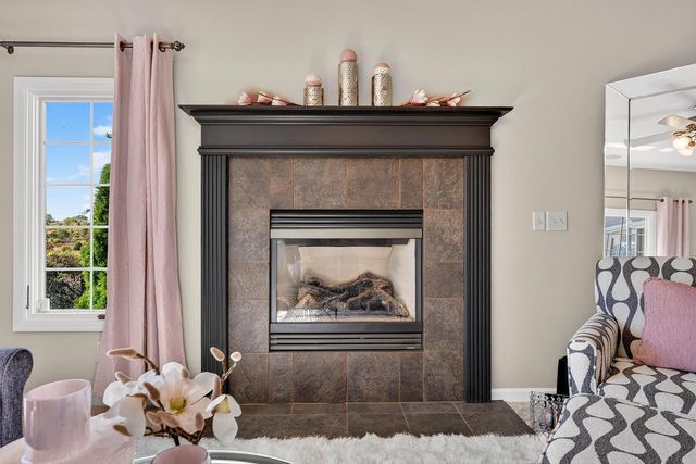 5780 Stefanie WAY, Caledonia, WI 53108