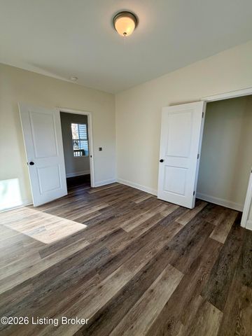 666 Curry Ct, Louisville, KY 40211