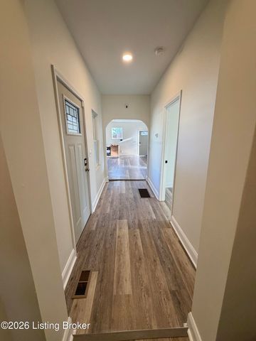 666 Curry Ct, Louisville, KY 40211