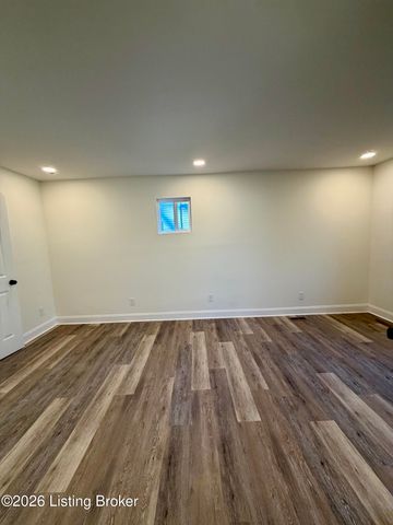 666 Curry Ct, Louisville, KY 40211