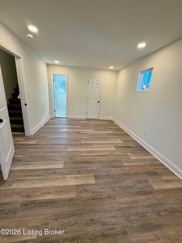 666 Curry Ct, Louisville, KY 40211