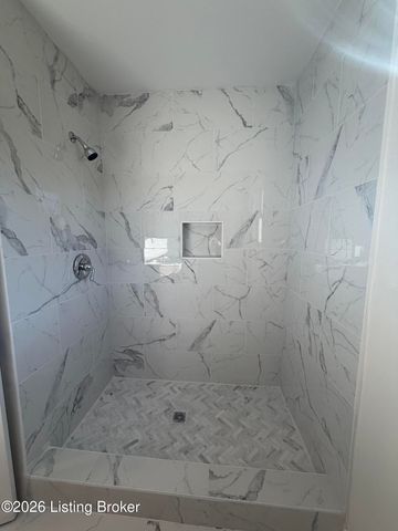 666 Curry Ct, Louisville, KY 40211