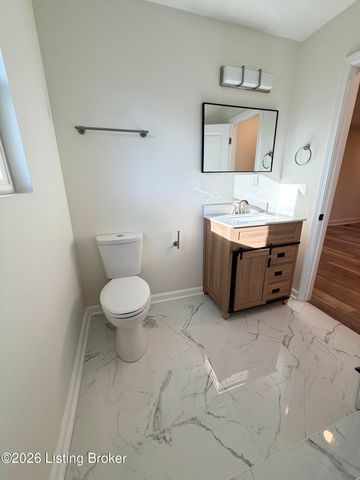 666 Curry Ct, Louisville, KY 40211