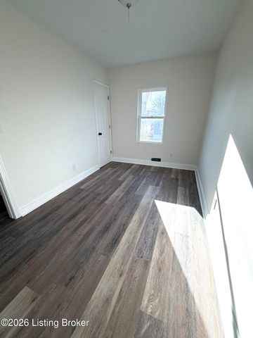 666 Curry Ct, Louisville, KY 40211