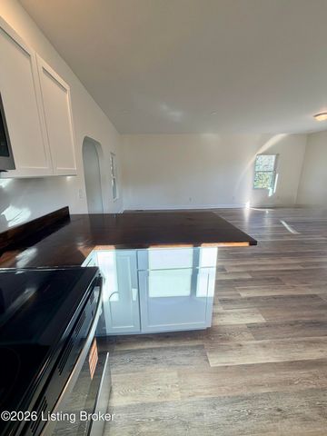 666 Curry Ct, Louisville, KY 40211