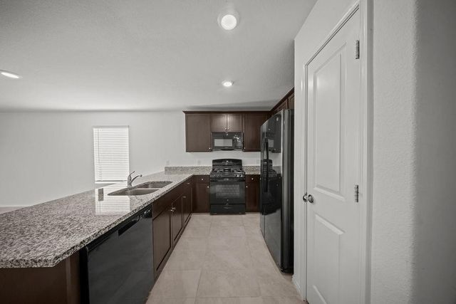 2402 Mobile Drive, Ennis, TX 75119