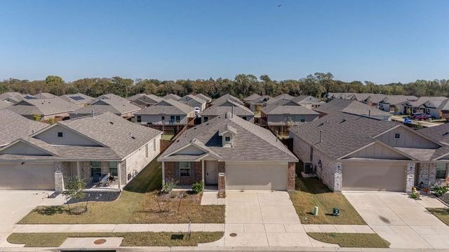 2402 Mobile Drive, Ennis, TX 75119