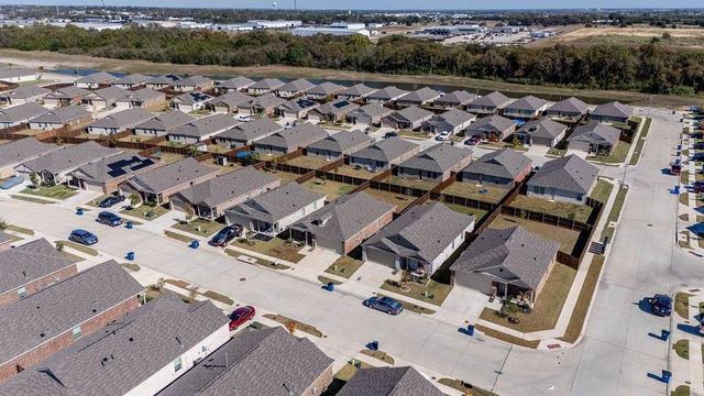 2402 Mobile Drive, Ennis, TX 75119