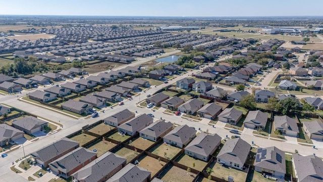 2402 Mobile Drive, Ennis, TX 75119