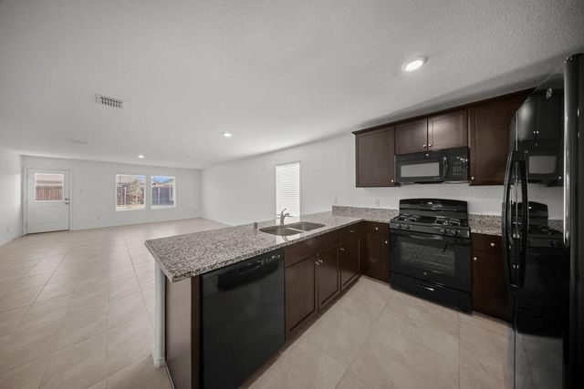 2402 Mobile Drive, Ennis, TX 75119