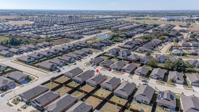 2402 Mobile Drive, Ennis, TX 75119