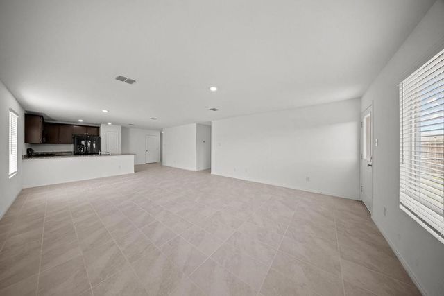 2402 Mobile Drive, Ennis, TX 75119