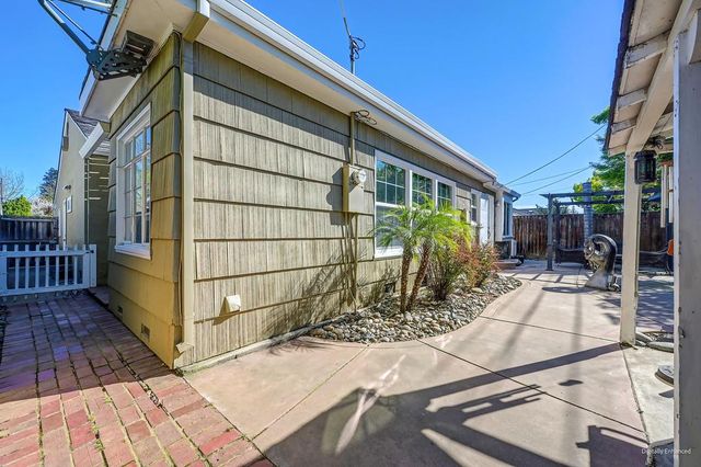 630 51st St, Sacramento, CA 95819