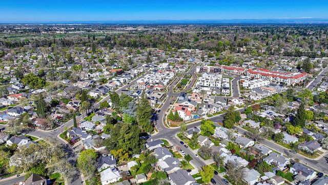 630 51st St, Sacramento, CA 95819