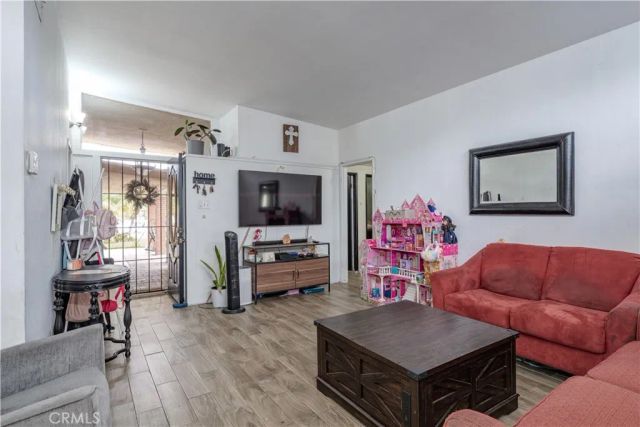 2333 S Shelton Street, Santa Ana, CA 92707