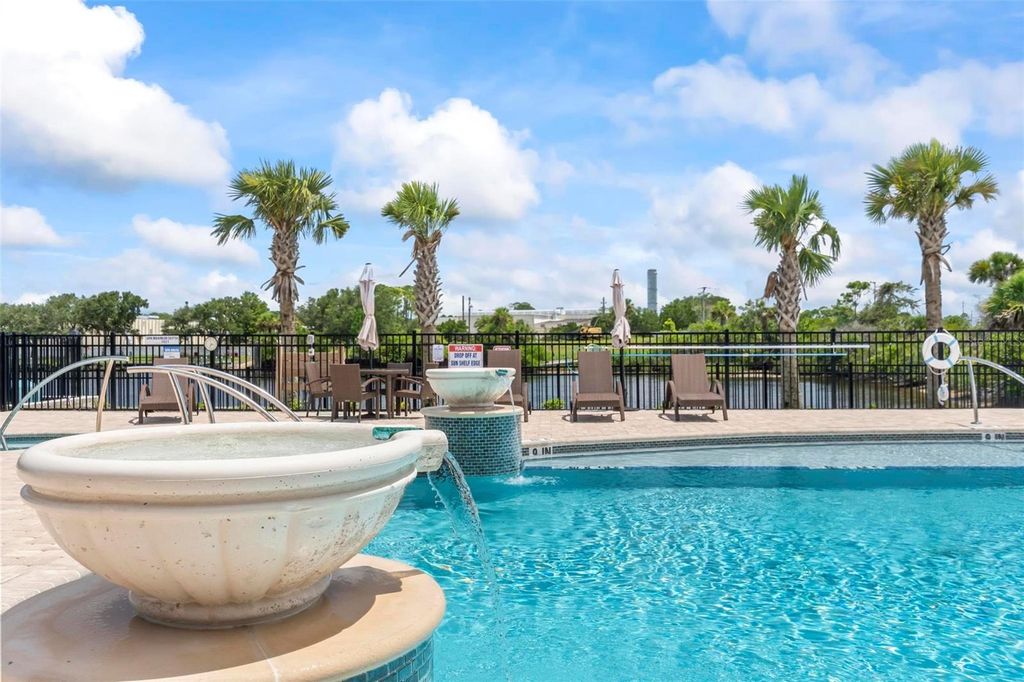 Image 12 of property listing at 6 DEL PALMA DRIVE, Palm Coast, FL 32137