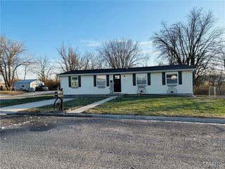 34105 Teakwood Place, Brighton, IL 62012