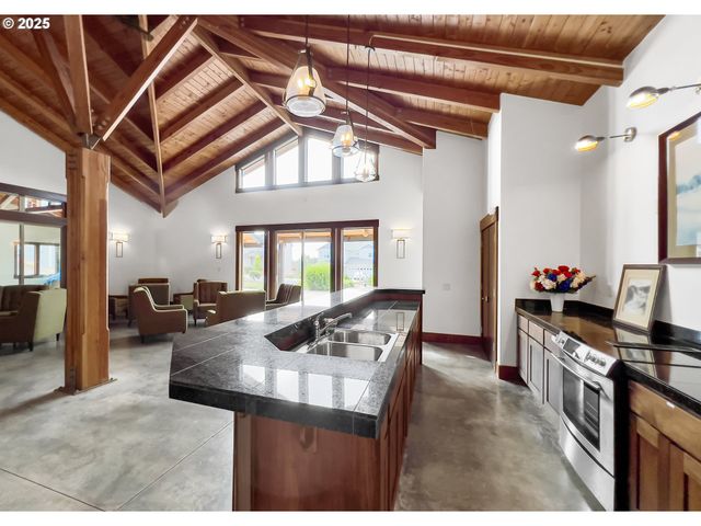 4161 Se INLET Ave, Lincoln City, OR 97367