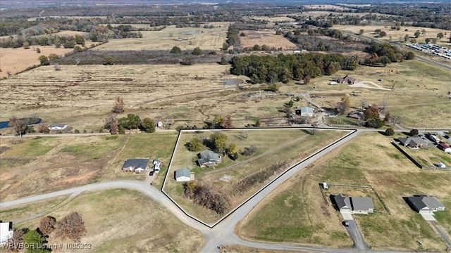 21703 Smokey Lane, Howe, OK 74940