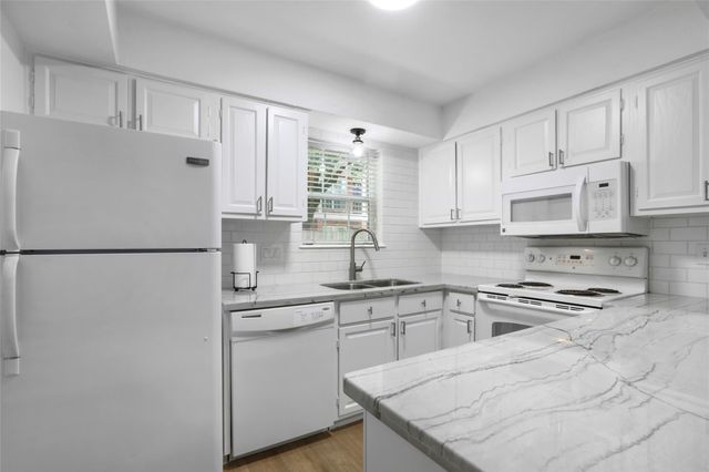 857 Wax Myrtle Lane 4, Houston, TX 77079