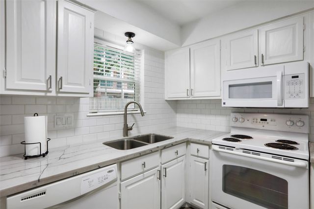 857 Wax Myrtle Lane 4, Houston, TX 77079