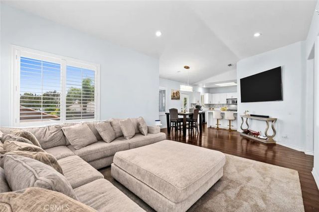 3231 Hannover, Corona, CA 92882