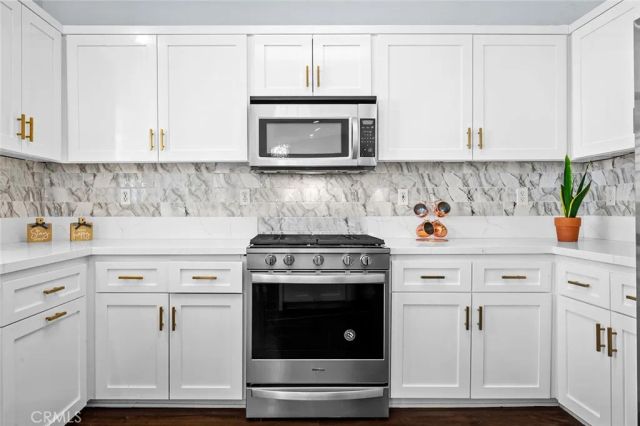 3231 Hannover, Corona, CA 92882
