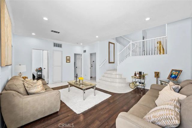 3231 Hannover, Corona, CA 92882