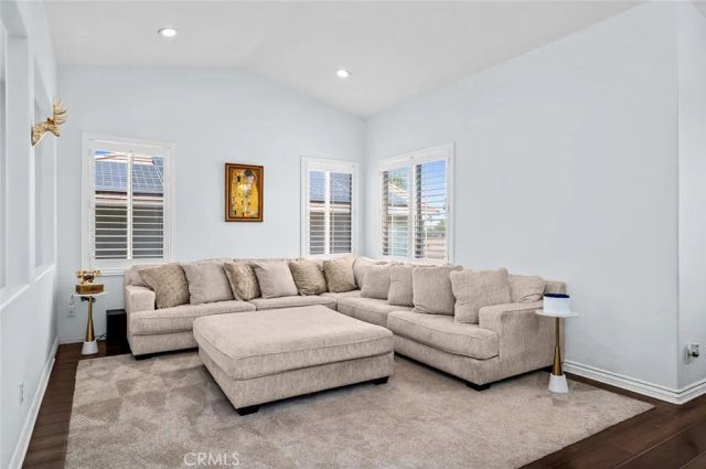 3231 Hannover, Corona, CA 92882