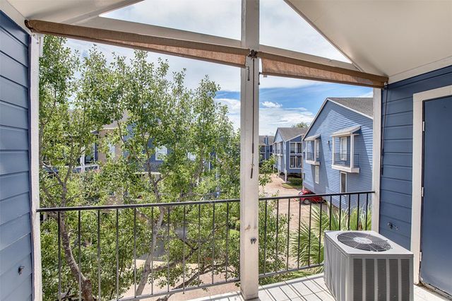 18511 Egret Bay Boulevard 504, Webster, TX 77058