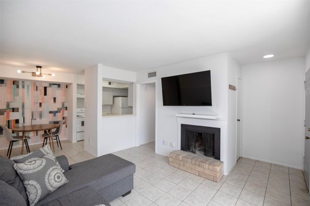 18511 Egret Bay Boulevard 504, Webster, TX 77058