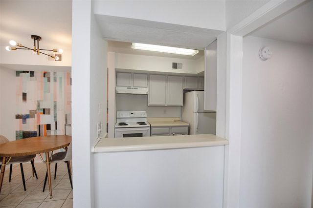 18511 Egret Bay Boulevard 504, Webster, TX 77058