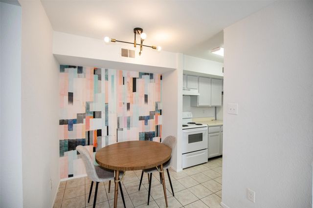 18511 Egret Bay Boulevard 504, Webster, TX 77058