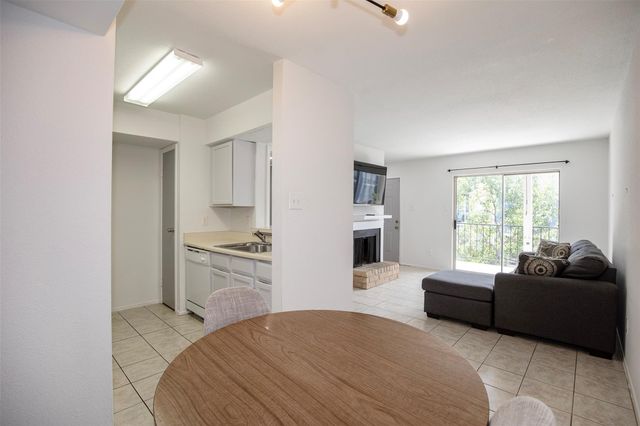 18511 Egret Bay Boulevard 504, Webster, TX 77058