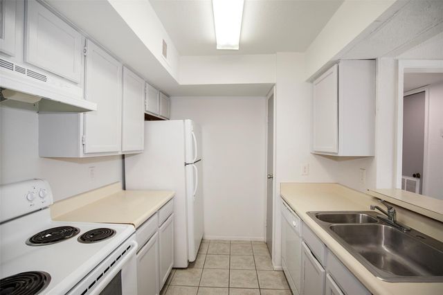 18511 Egret Bay Boulevard 504, Webster, TX 77058