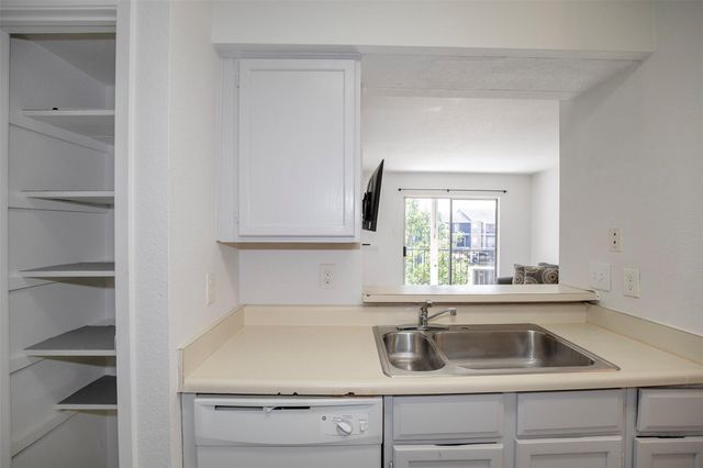 18511 Egret Bay Boulevard 504, Webster, TX 77058