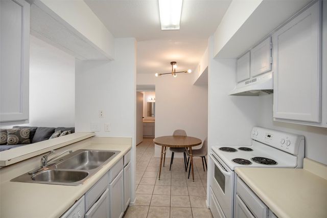 18511 Egret Bay Boulevard 504, Webster, TX 77058