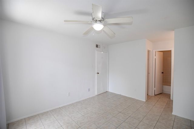 18511 Egret Bay Boulevard 504, Webster, TX 77058