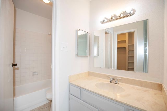 18511 Egret Bay Boulevard 504, Webster, TX 77058