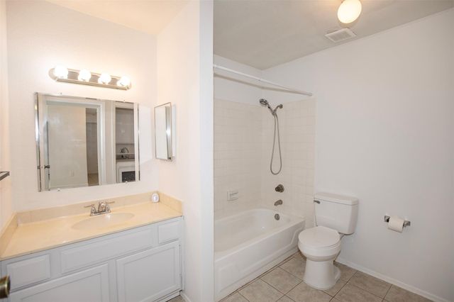 18511 Egret Bay Boulevard 504, Webster, TX 77058