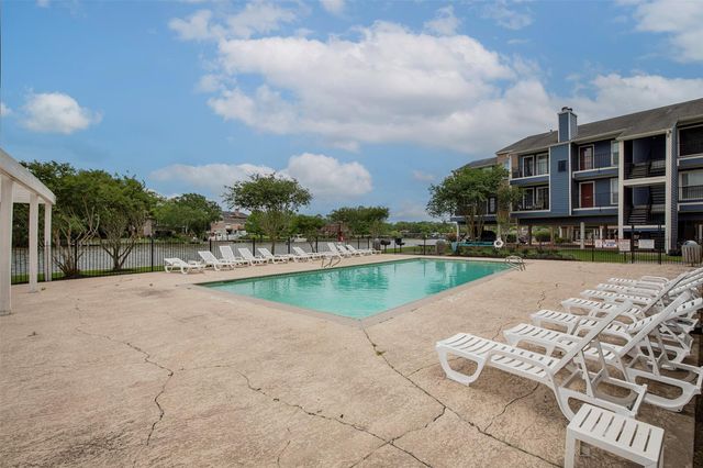 18511 Egret Bay Boulevard 504, Webster, TX 77058