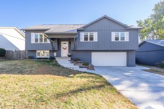 5735 TAYLOR Street, Davenport, IA 52806