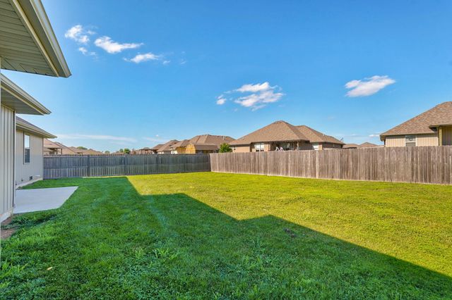 664 N Montego Street, Nixa, MO 65714