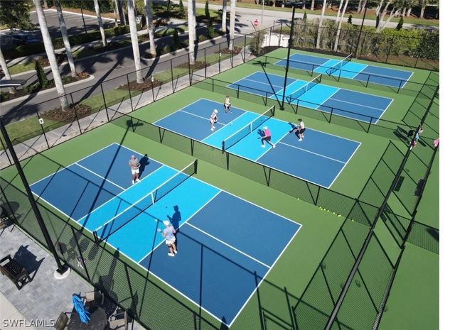 2880 Cypress Trace CIR 202, Naples, FL 34119