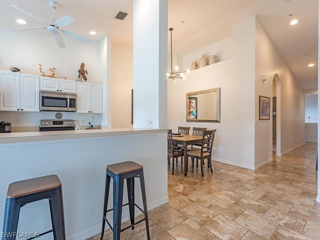 2880 Cypress Trace CIR 202, Naples, FL 34119