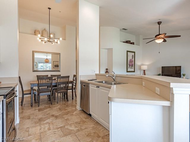 2880 Cypress Trace CIR 202, Naples, FL 34119