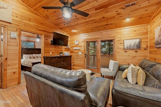 3770 Ravens Den Way, Sevierville, TN 37862
